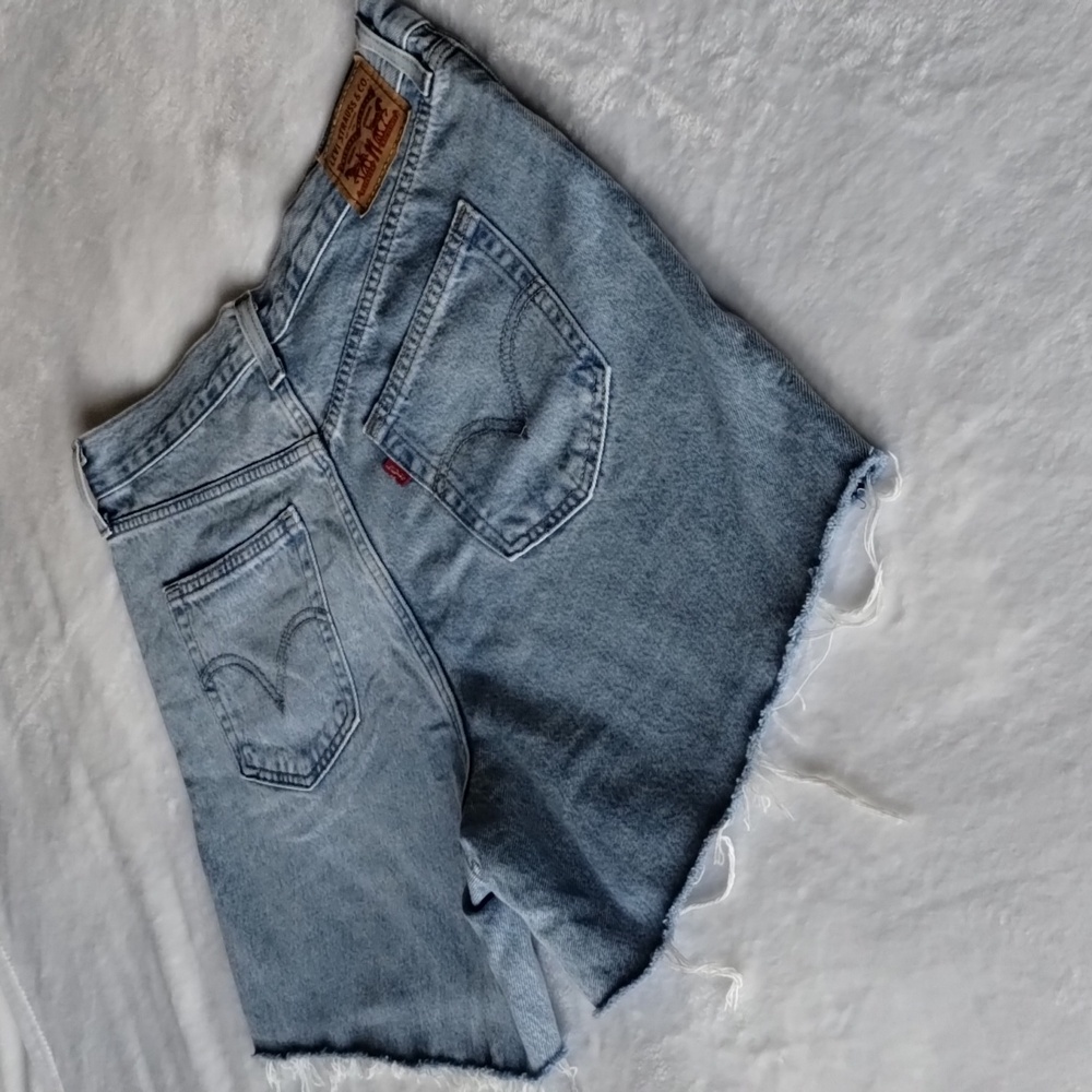 Levi’s Classic Ribcage High Rise Cut Off Denim Jean Shorts - Picture 4 of 14